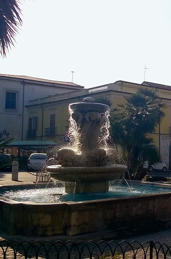 Piazza con fontana a San Giorgio del Sannio