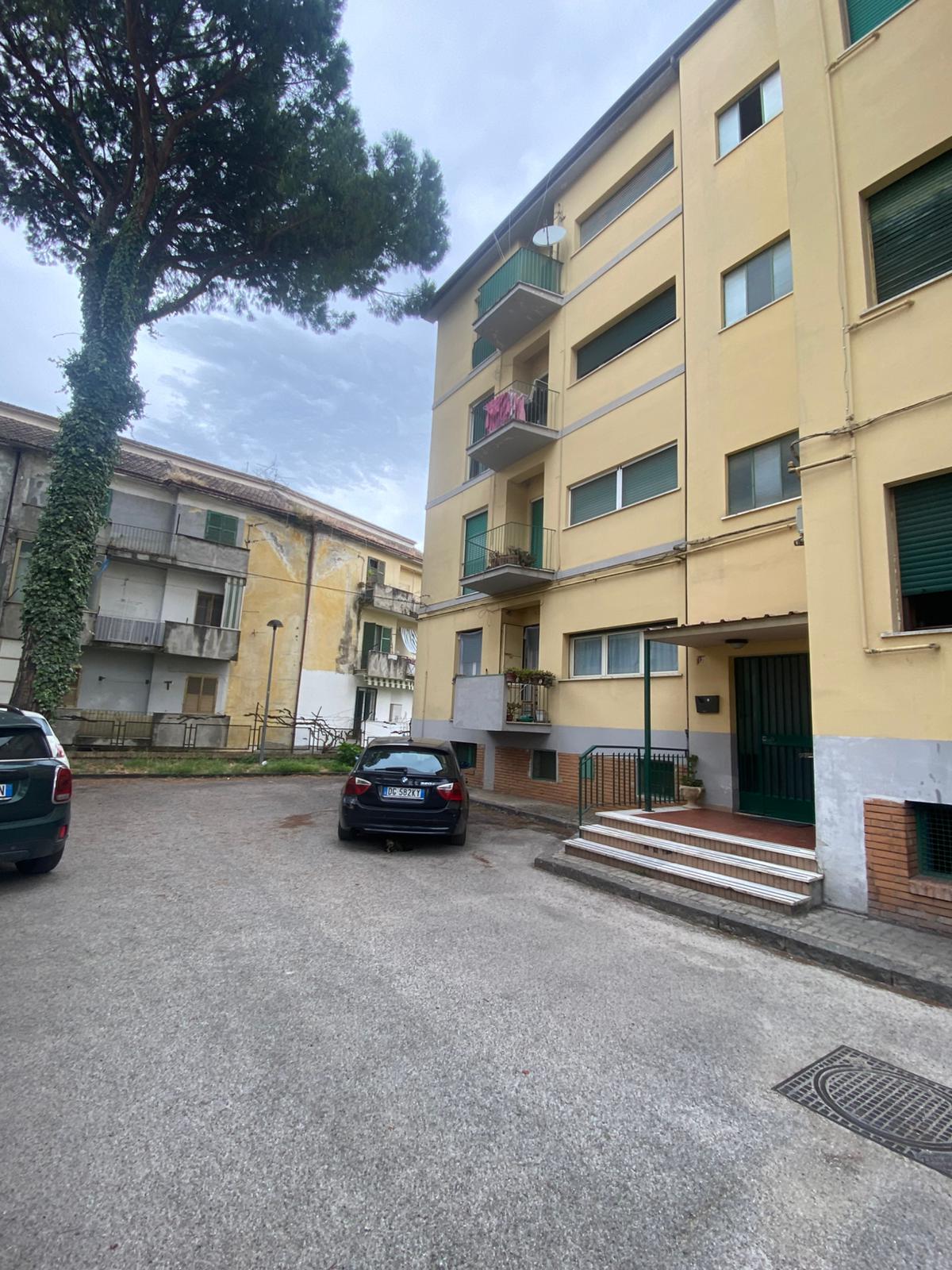 TRILOCALE CON CANTINA VIA MASSIMO D'AZEGLIO